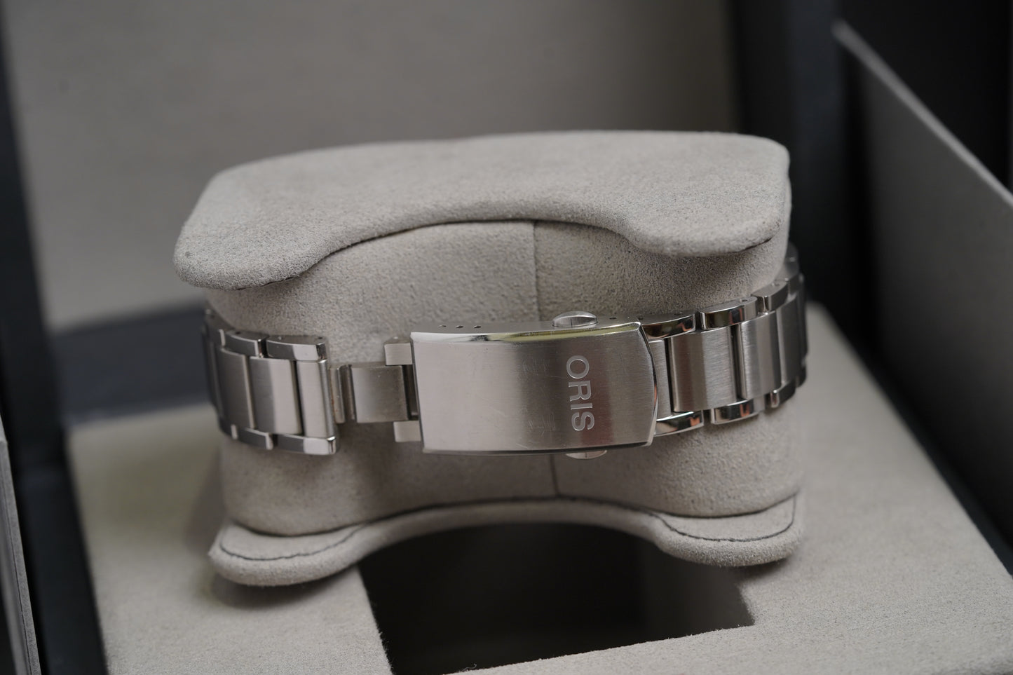 Oris Aquis Date Relief Cherry Red