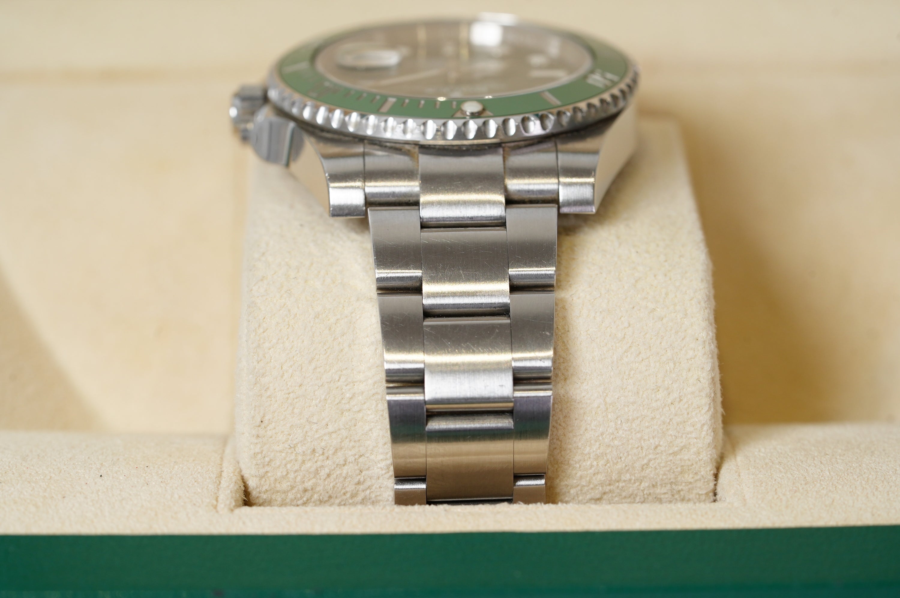 Rolex Submariner - Green Hulk (116610LV)