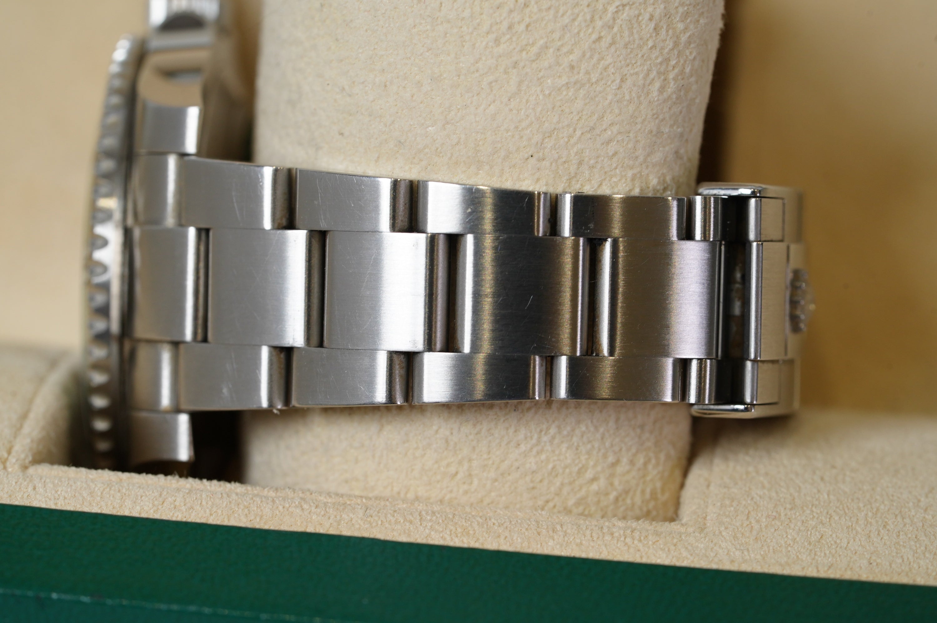 Rolex Submariner - Green Hulk (116610LV)