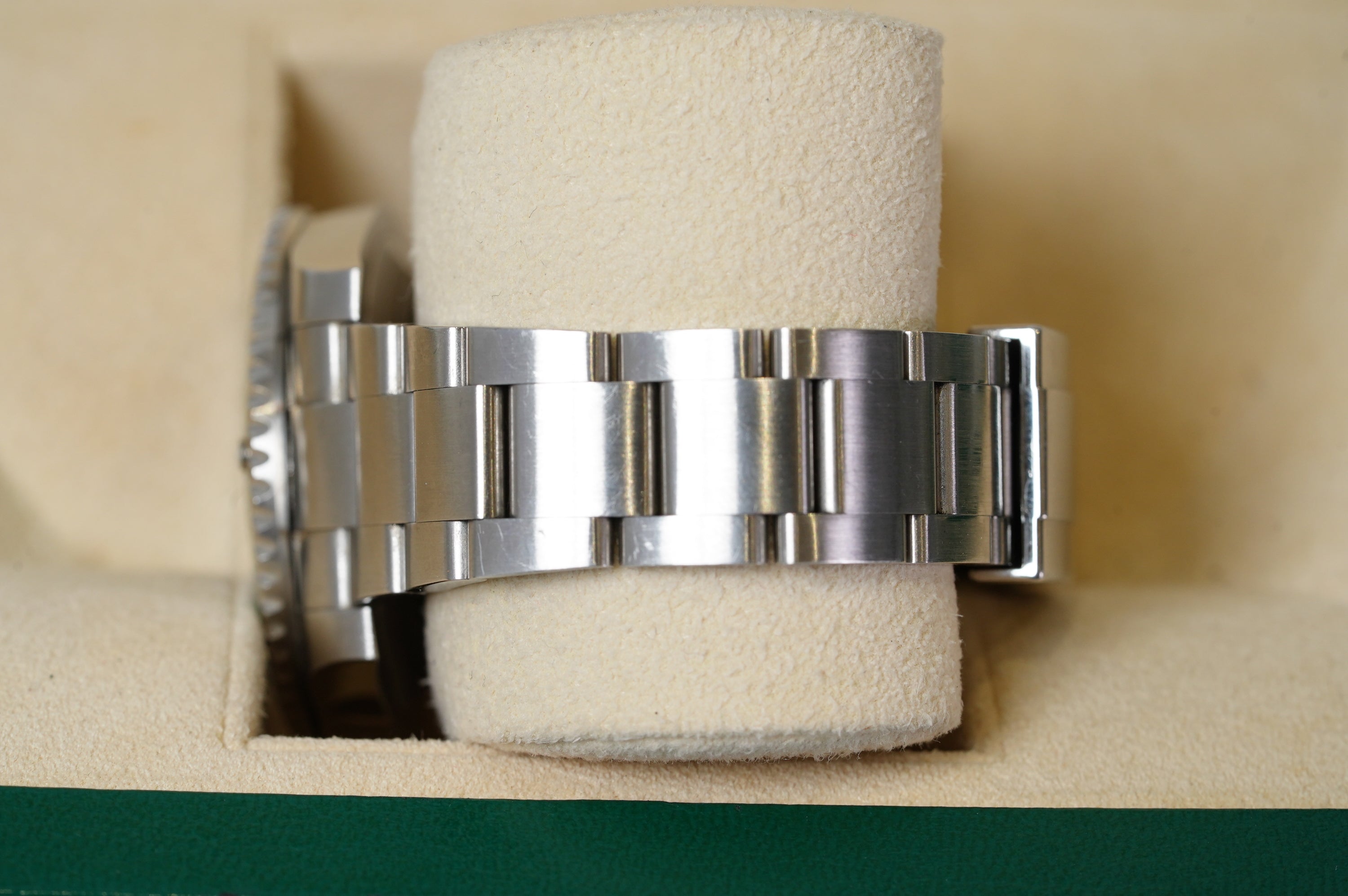 Rolex Submariner - Green Hulk (116610LV)