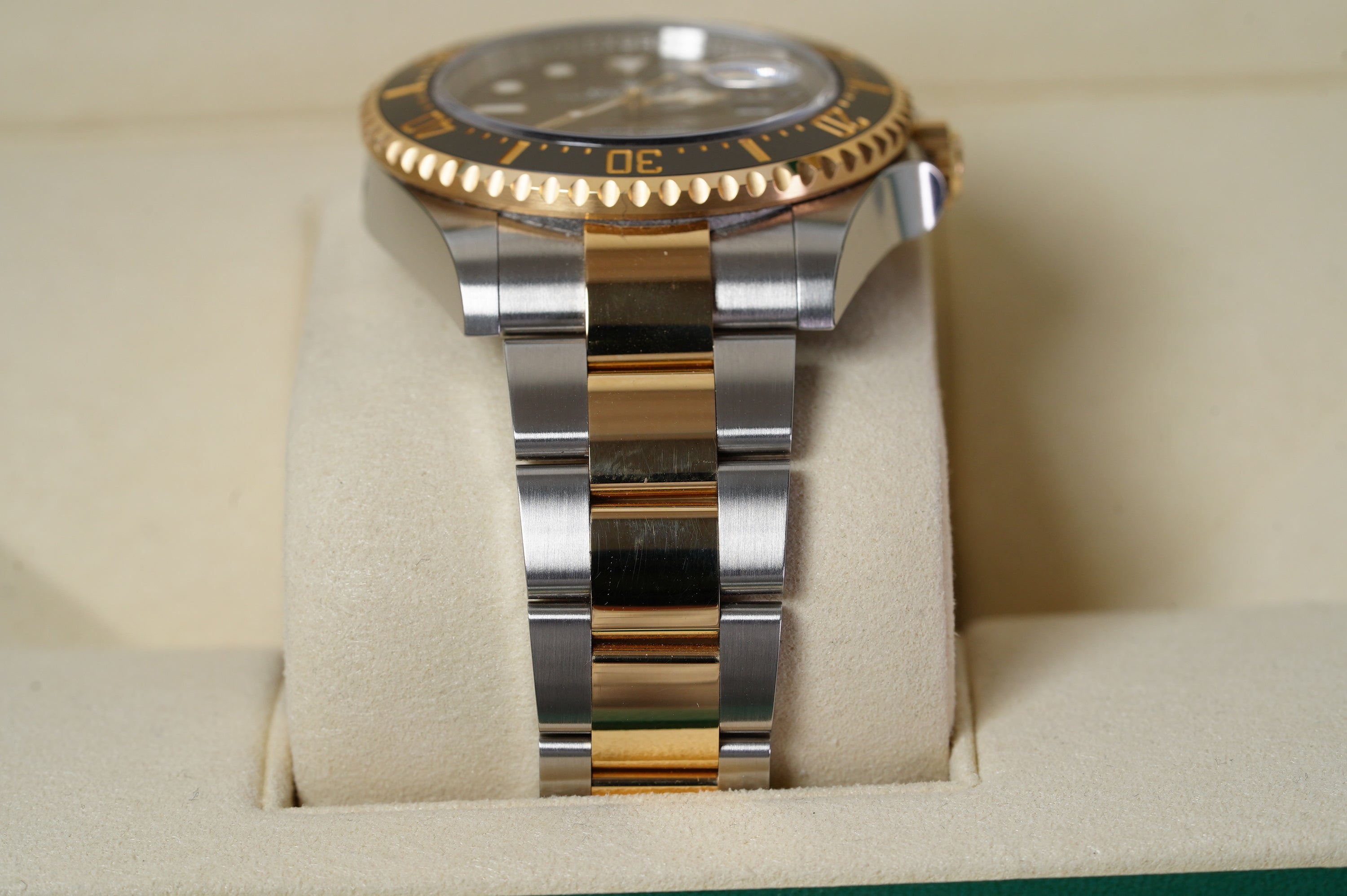 Rolex Sea-Dweller (126603-0001)