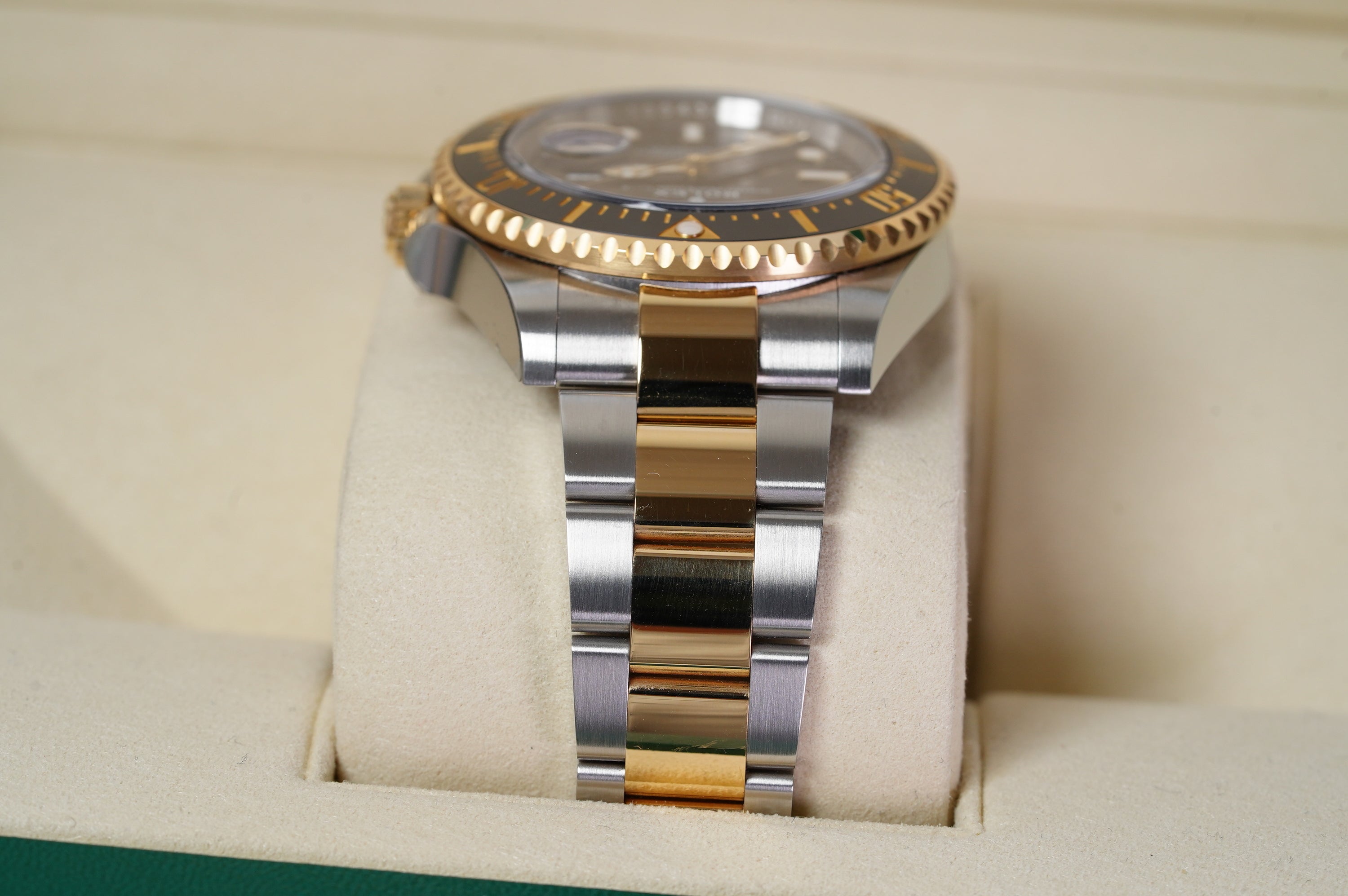 Rolex Sea-Dweller (126603-0001)