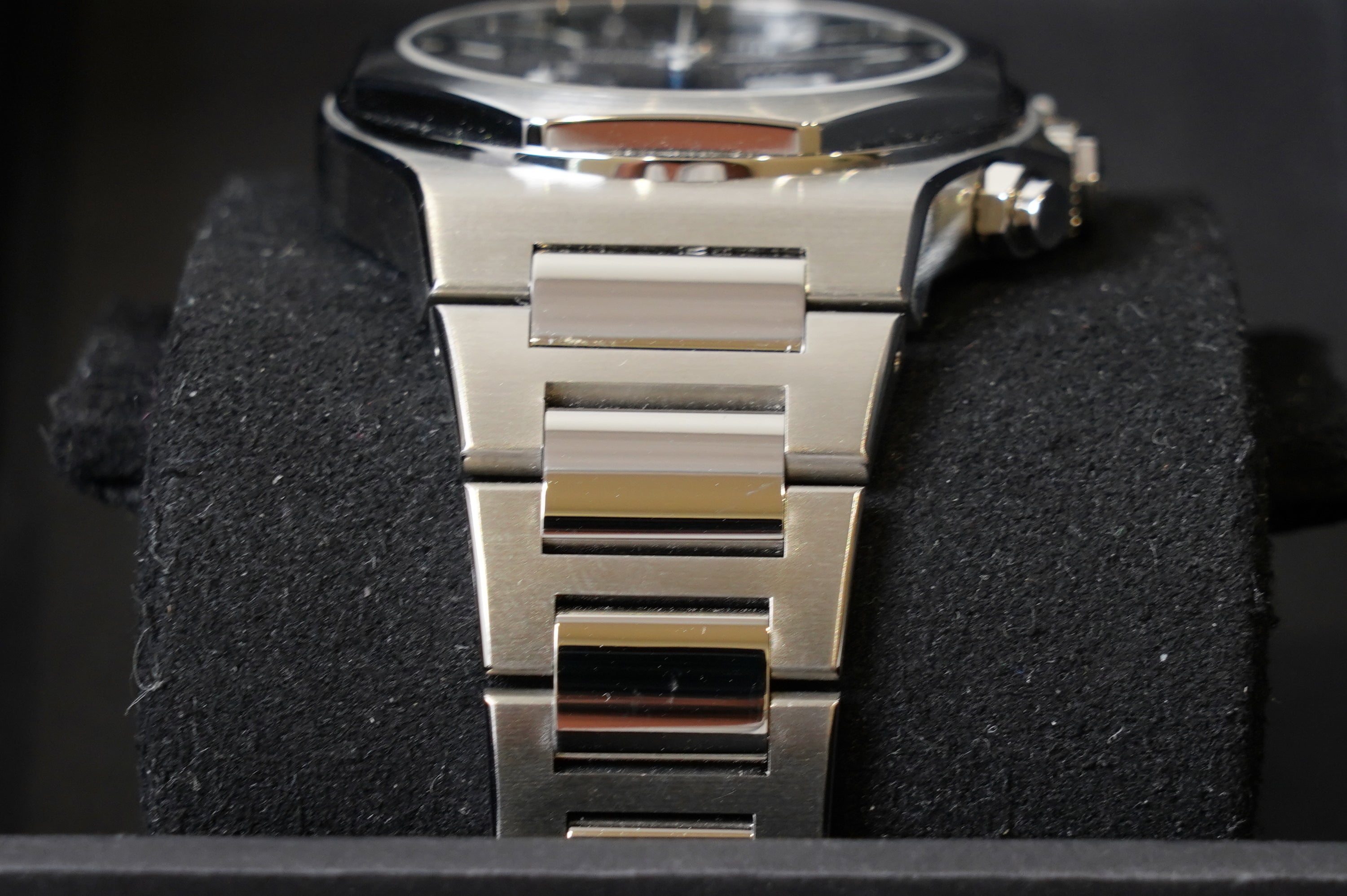 Girard-Perregaux Laureato Chronograph 42 mm (81020-11-631-11A)