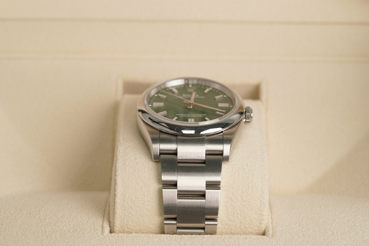 Rolex Oyster Perpetual (126000-0005)
