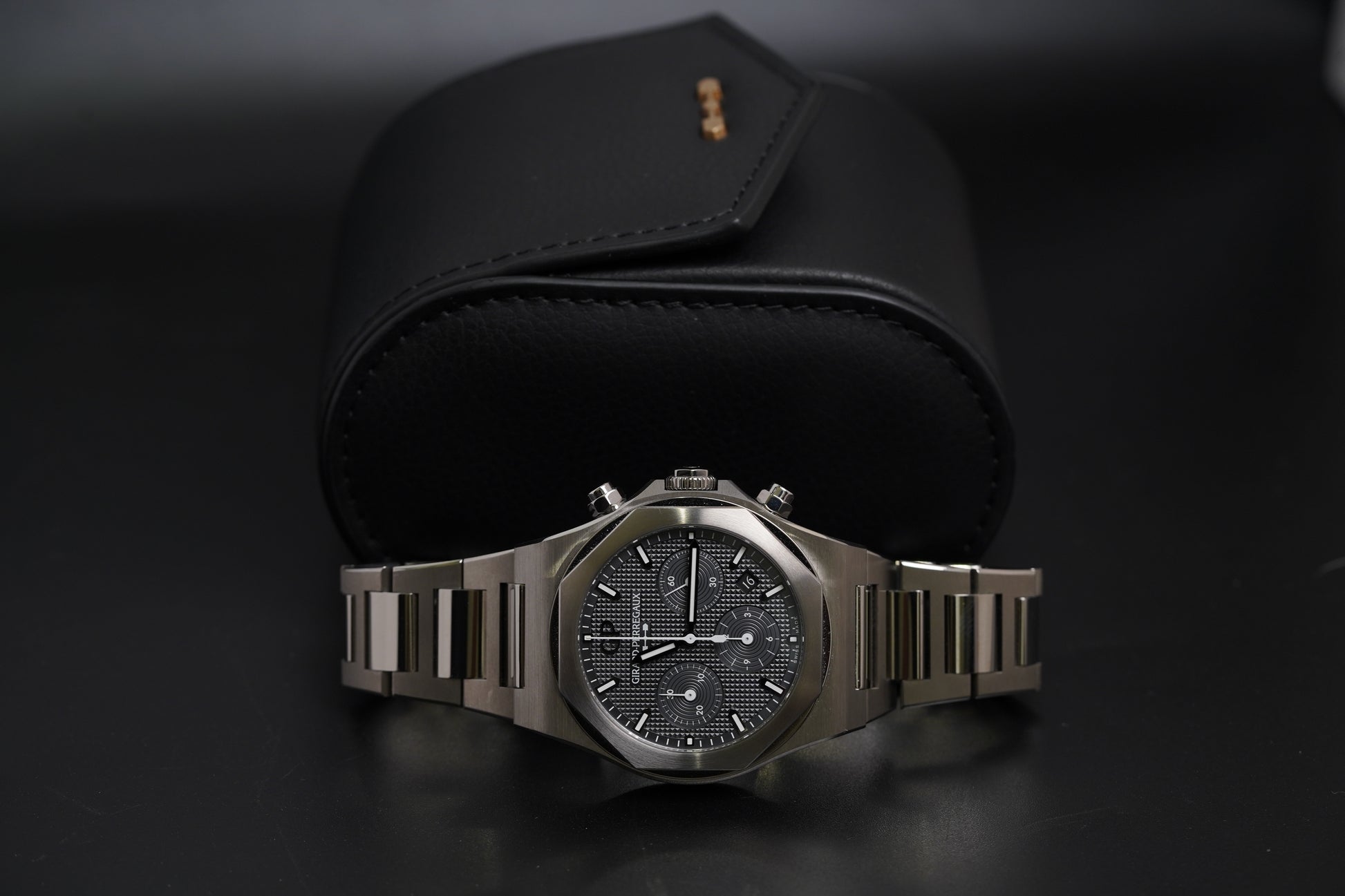 Girard-Perregaux Laureato Chronograph Ti49 (81020-21-3263-1CM)