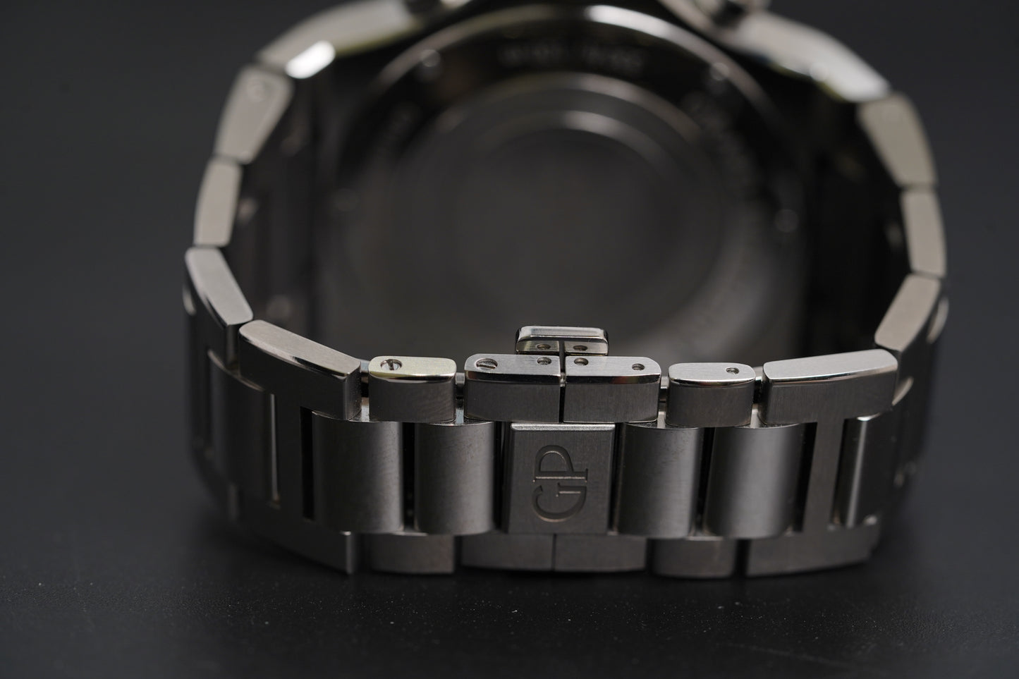 Girard-Perregaux Laureato Chronograph Ti49 (81020-21-3263-1CM)