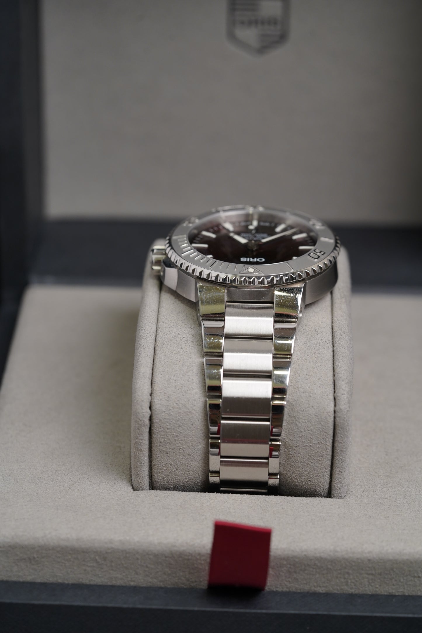 Oris Aquis Date Relief Cherry Red