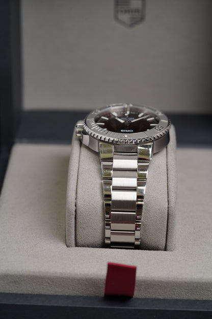 Oris Aquis Date Relief Cherry Red