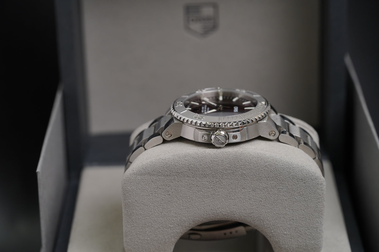 Oris Aquis Date Relief Cherry Red