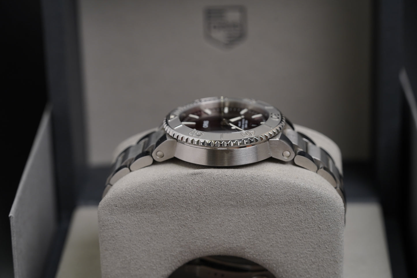 Oris Aquis Date Relief Cherry Red