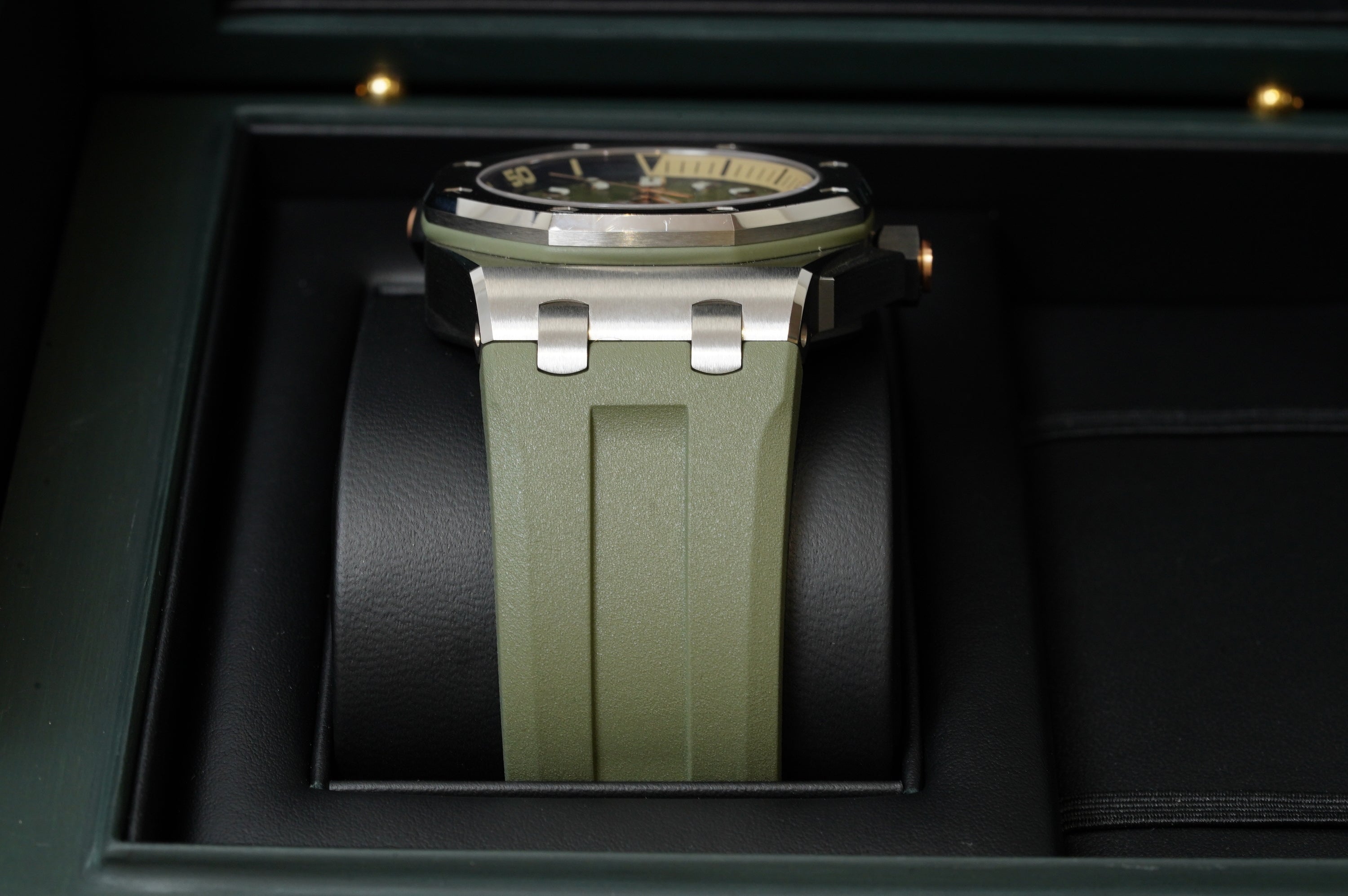 Audemars Piguet Royal Oak Offshore (15720ST.OO.A052CA.01)