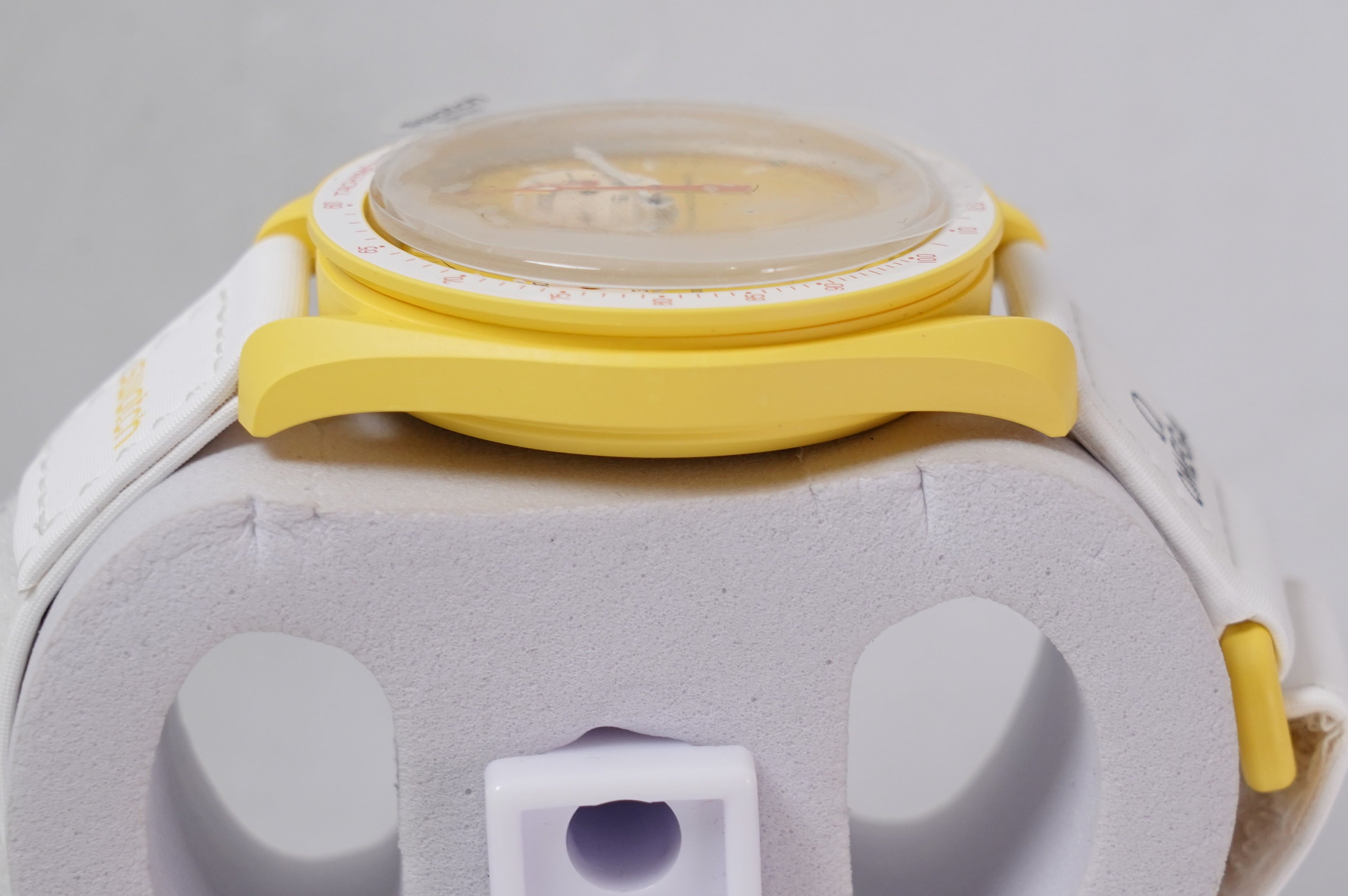 Omega X Swatch Mission To the Sun Quartz (SO33J100)