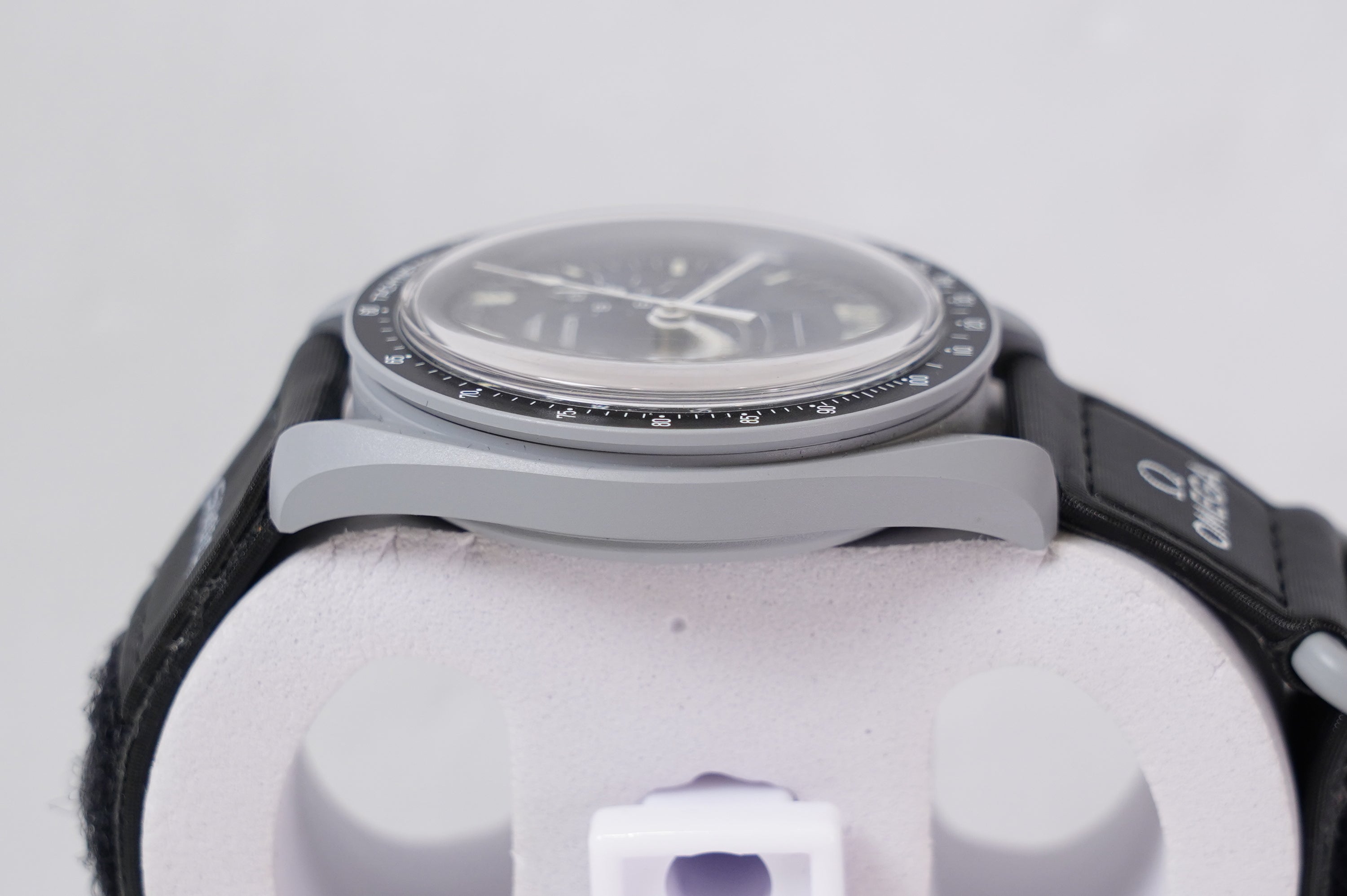 Omega X Swatch Mission To the Moon Quartz (SO33M100)