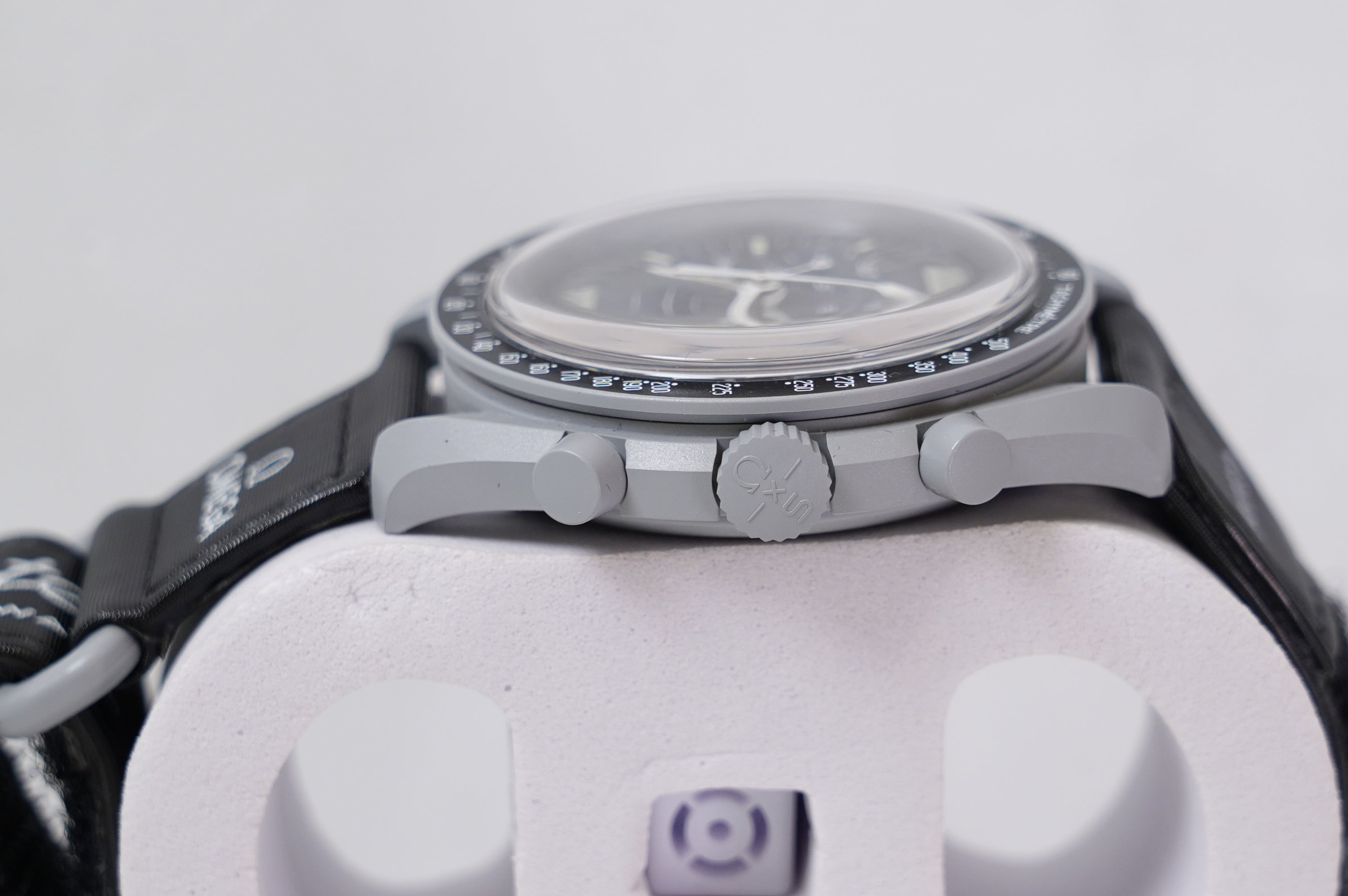 Omega X Swatch Mission To the Moon Quartz (SO33M100)