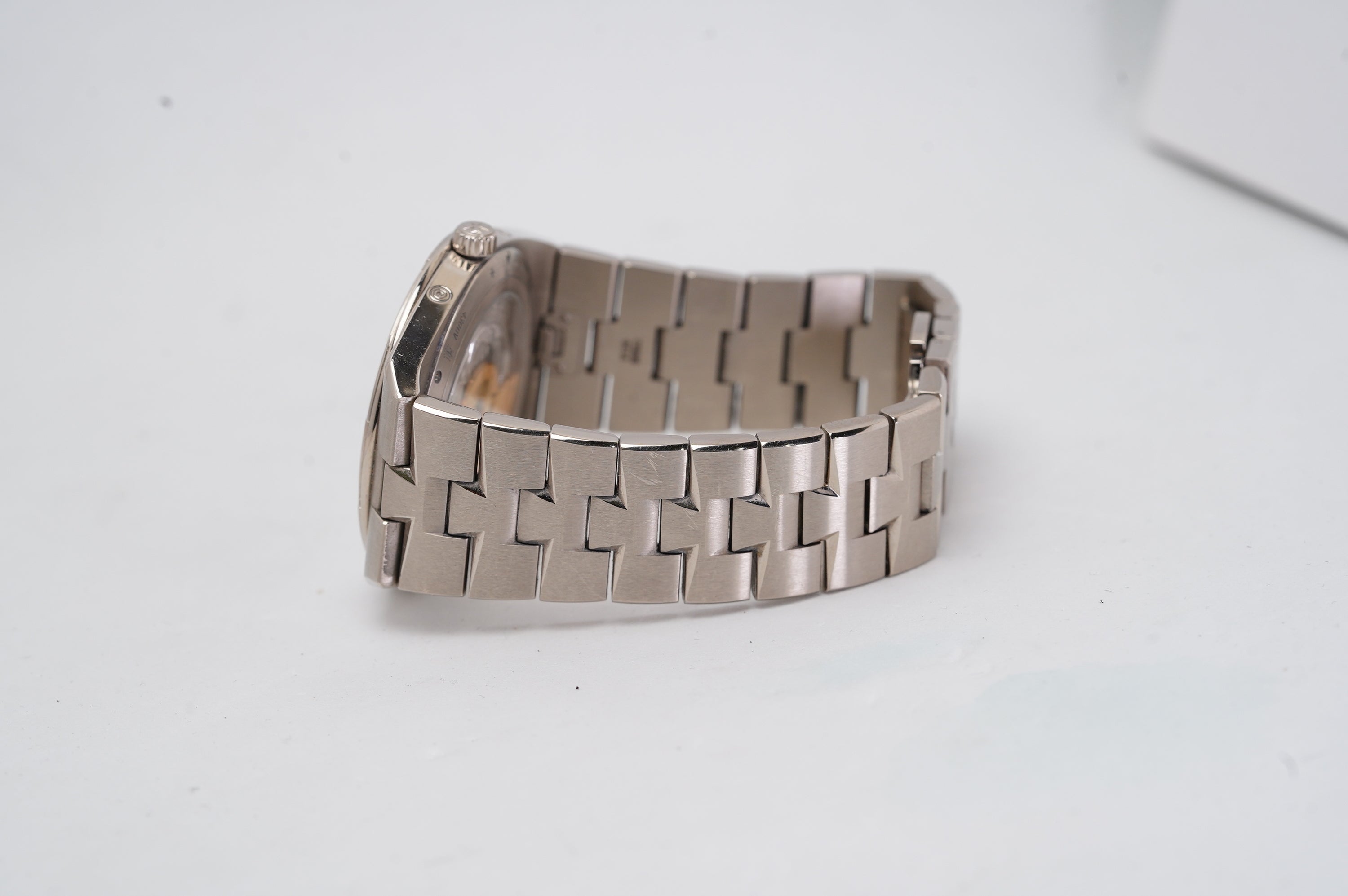 Vacheron Constantin Overseas Ultra-Thin Perpetual Calendar (4300V/120G-B102)