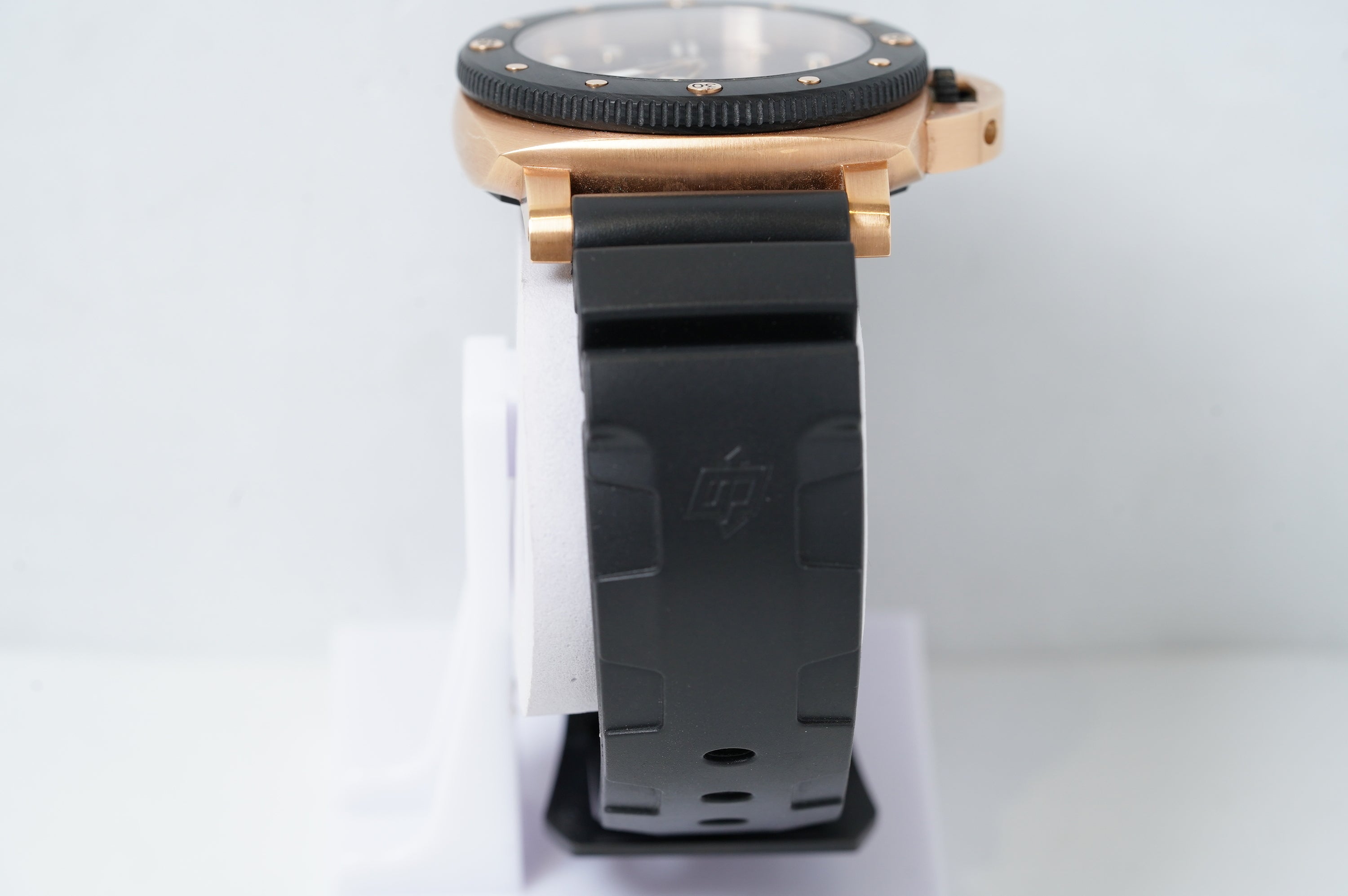 Panerai Submersible Goldtech (PAM02070)
