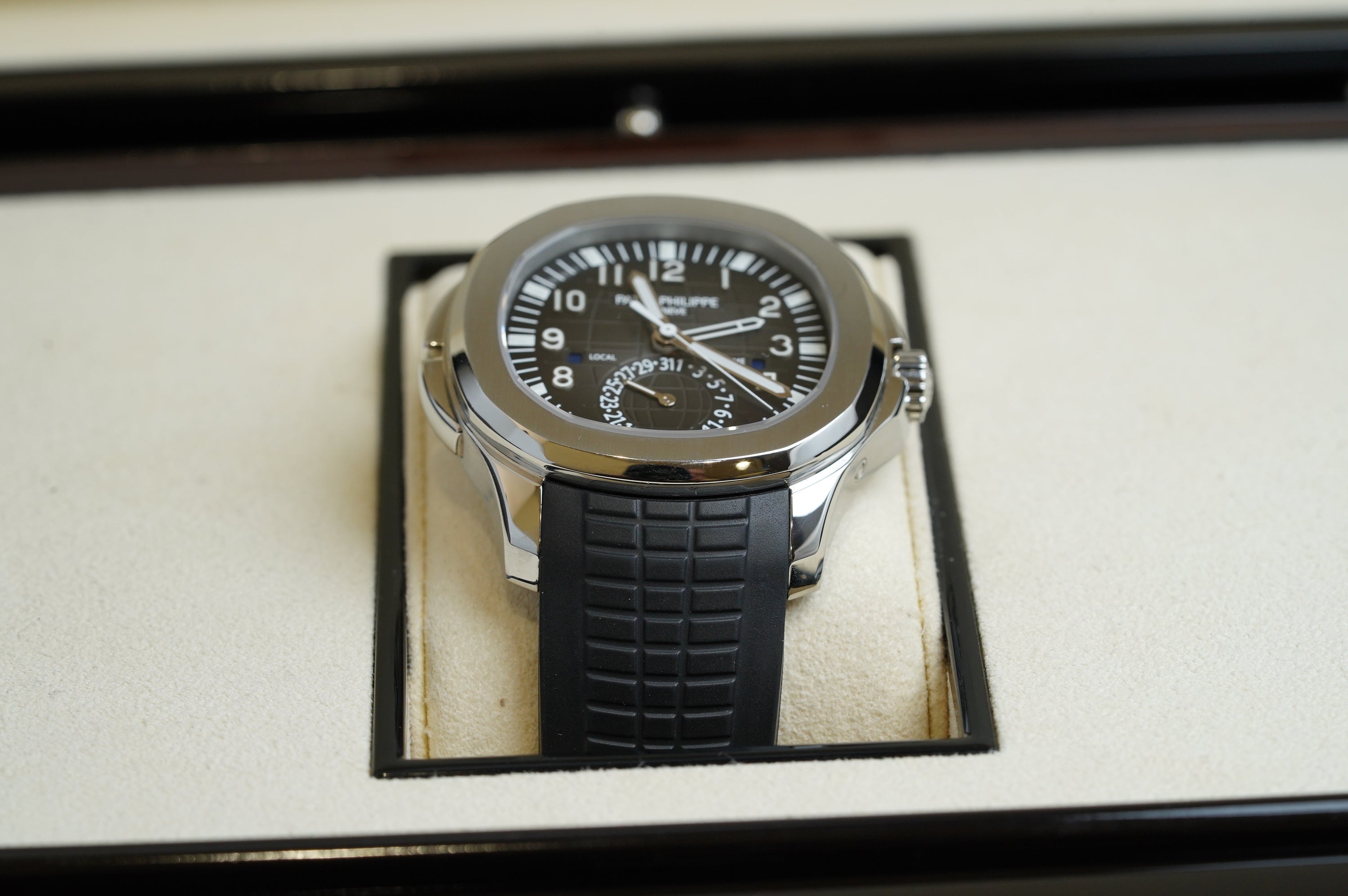 Patek Philippe Aquanaut (5164A-001)